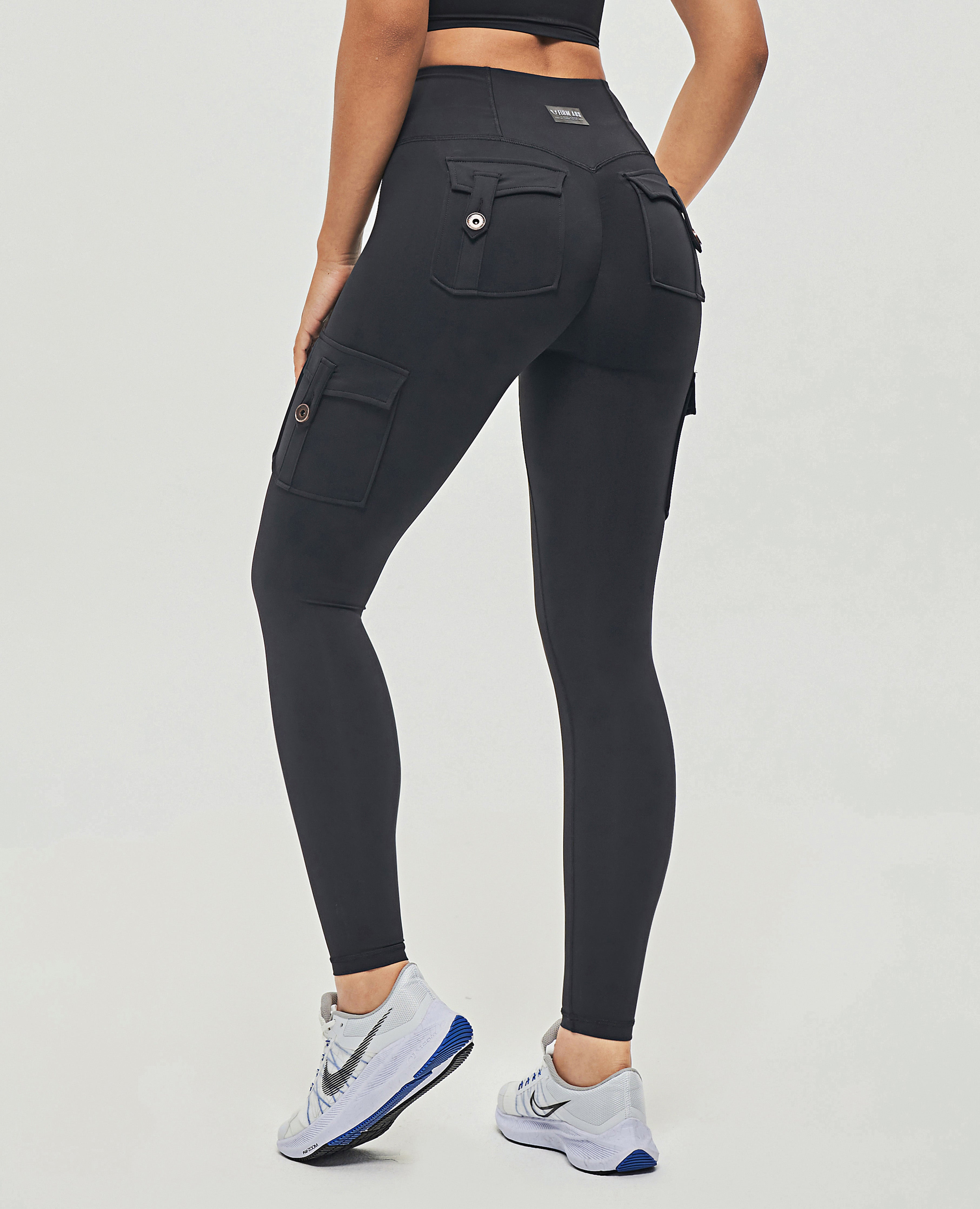 Hohe taillierte Leggings - schwarz