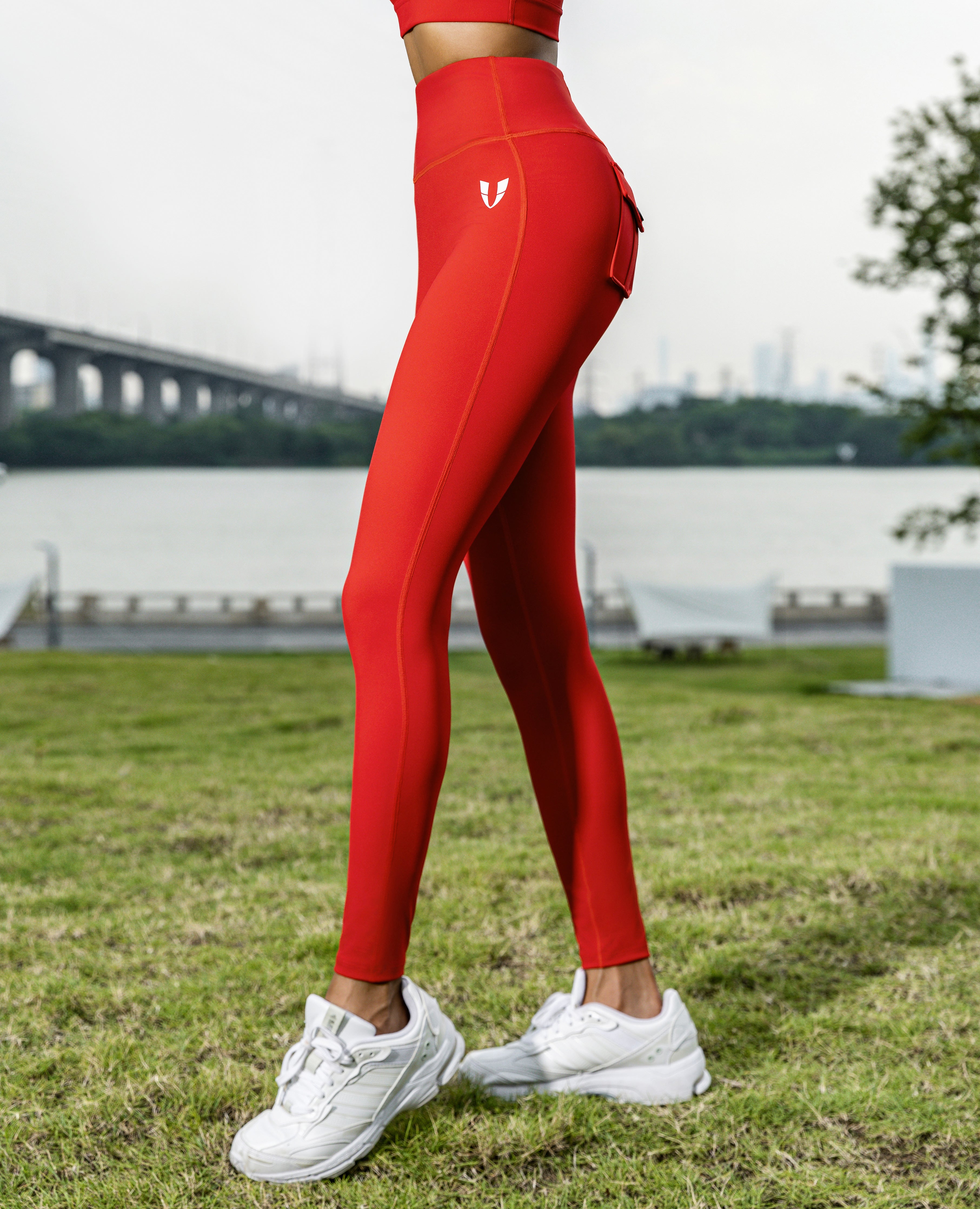 Poderosas leggings de carga con cinturón - rojo