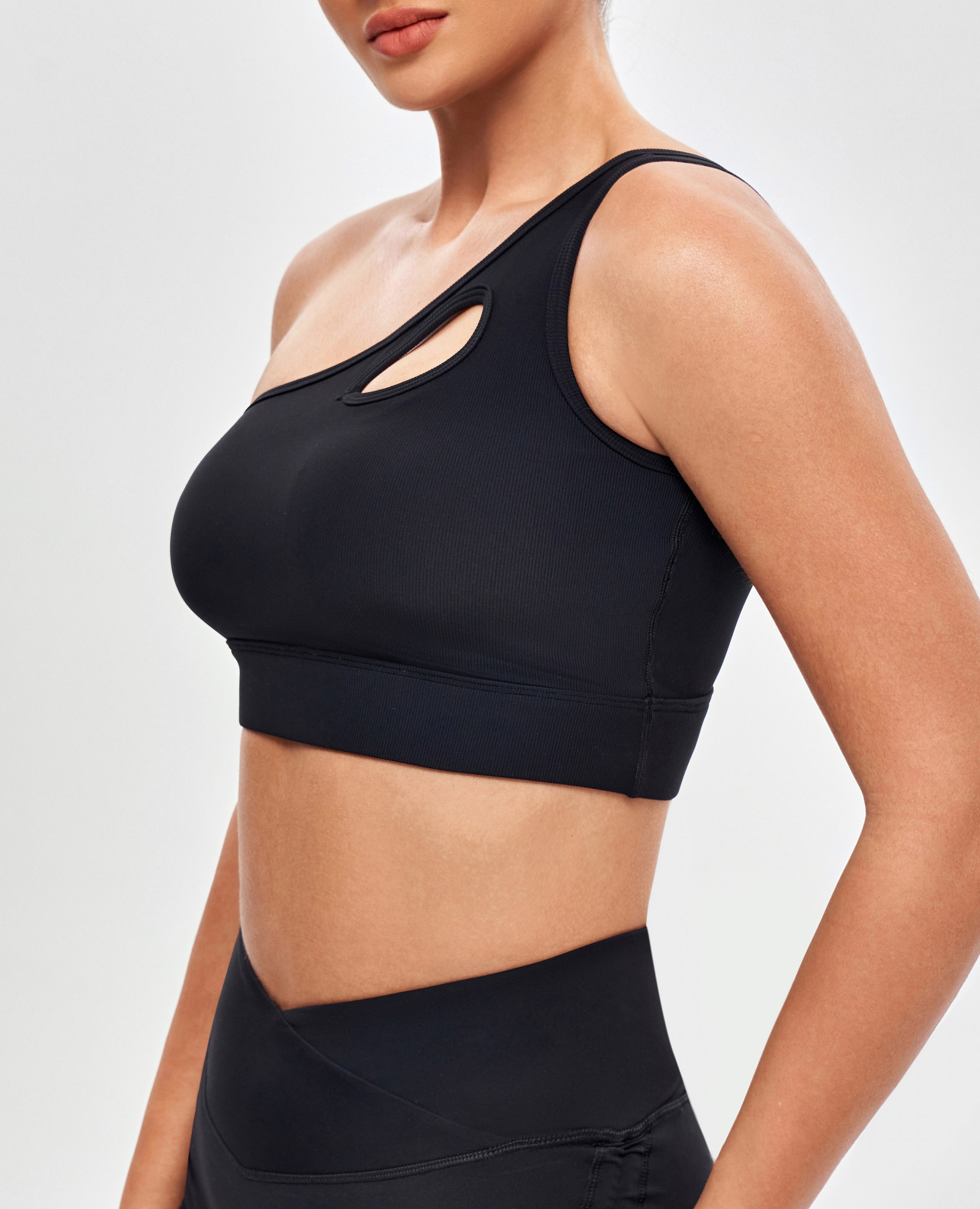 Un soutien-gorge de sport d'épaule - noir