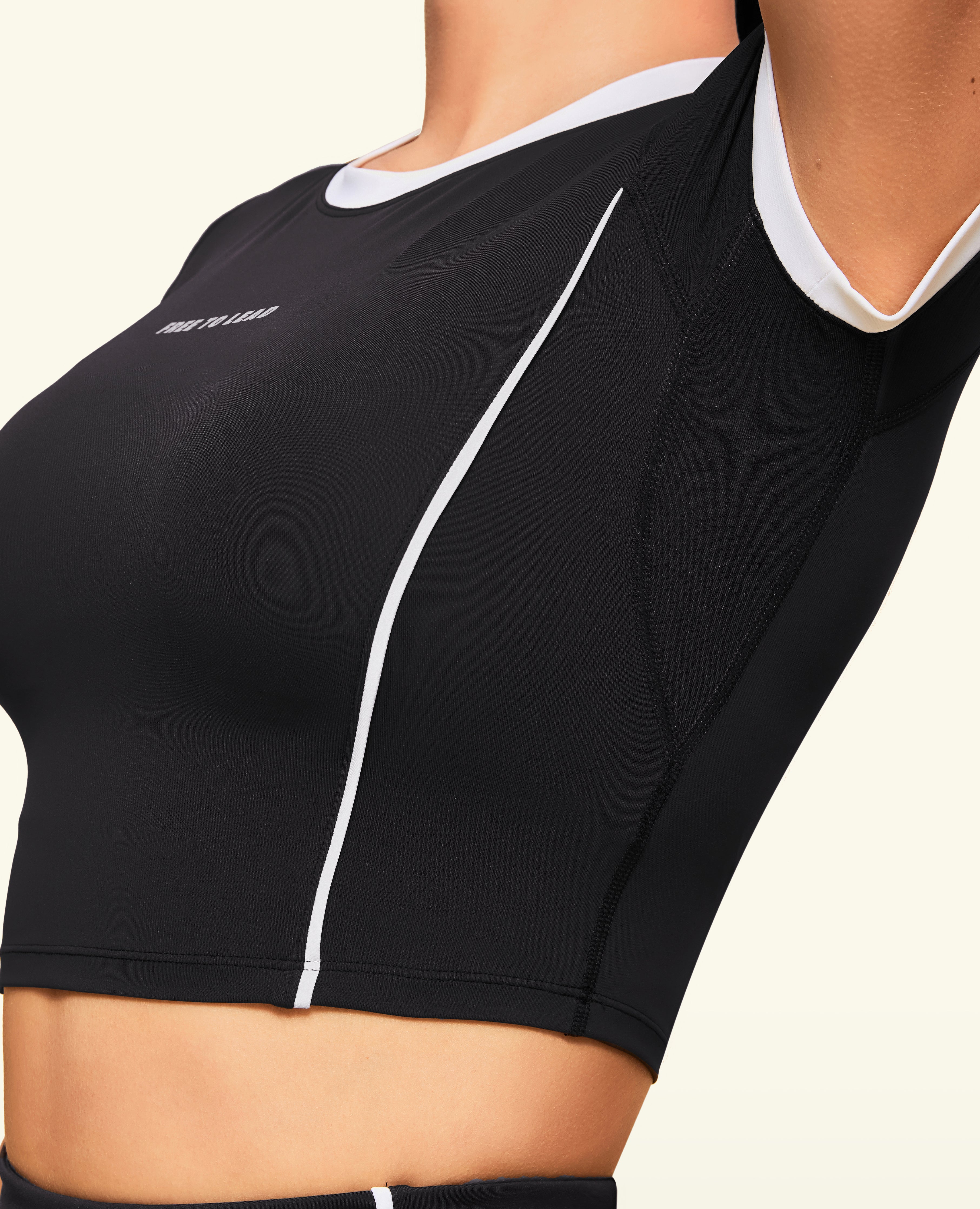 Cropped Athletic T-shirt - Black