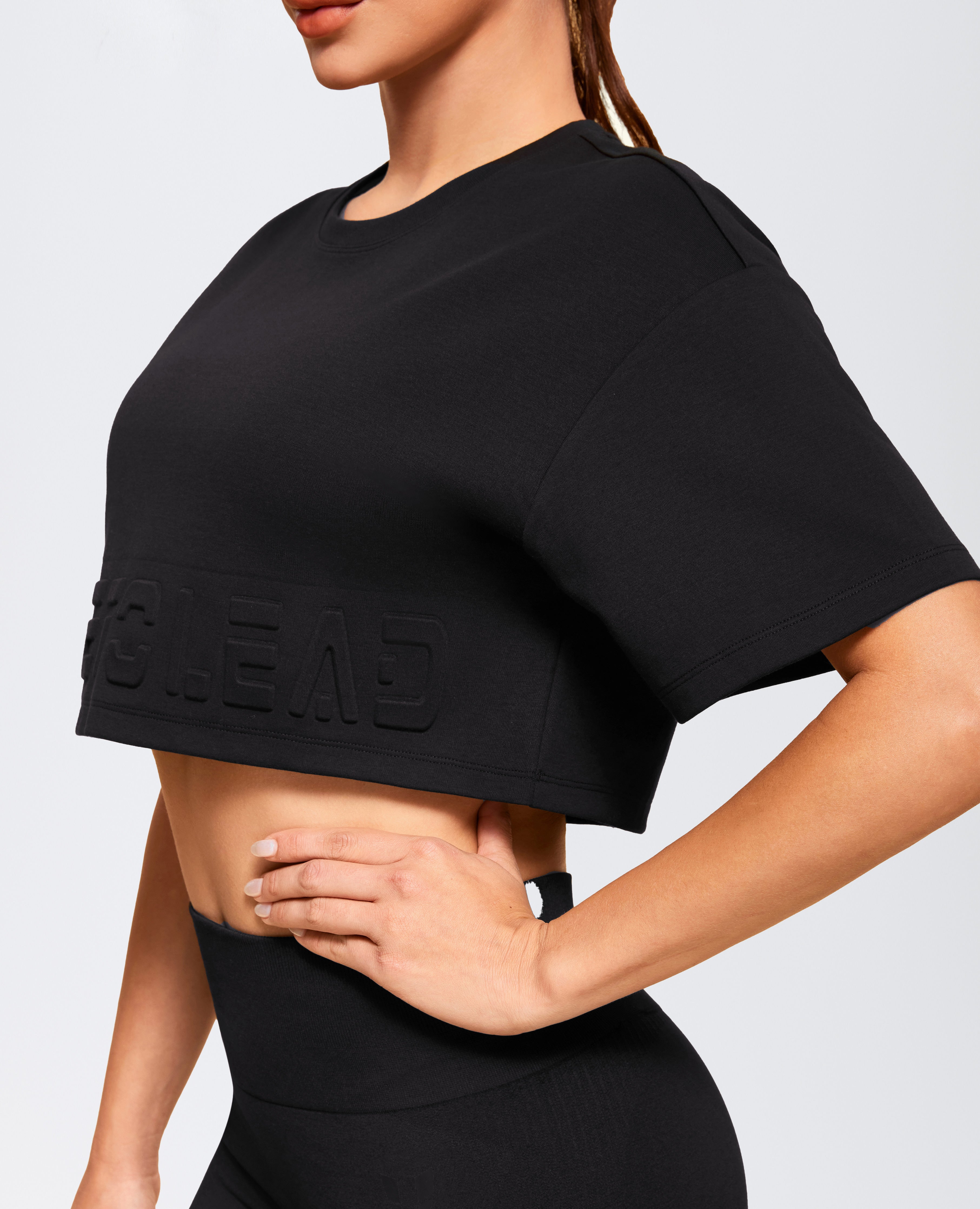 Camiseta cómoda súper recortada - Negro