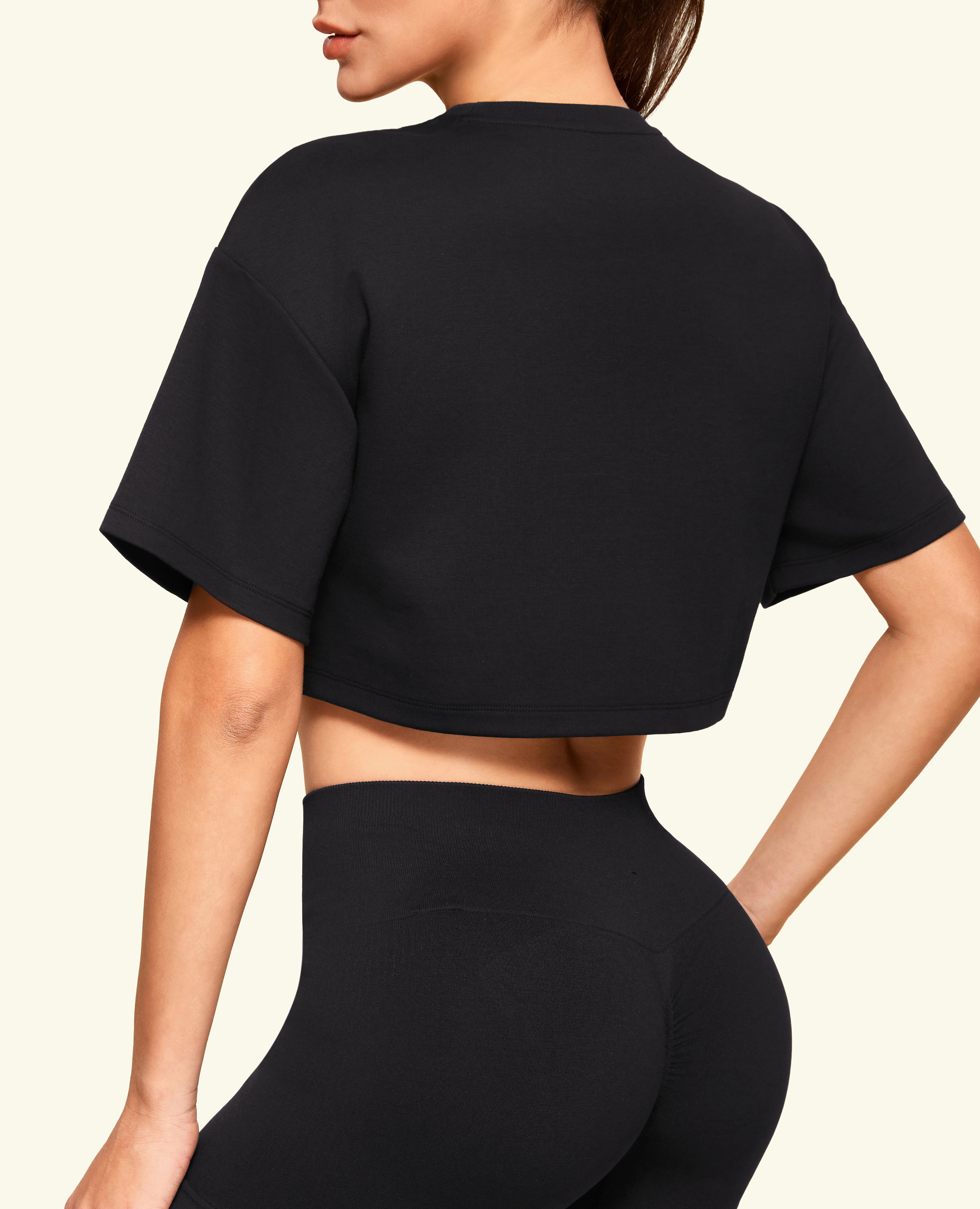 Camiseta cómoda súper recortada - Negro