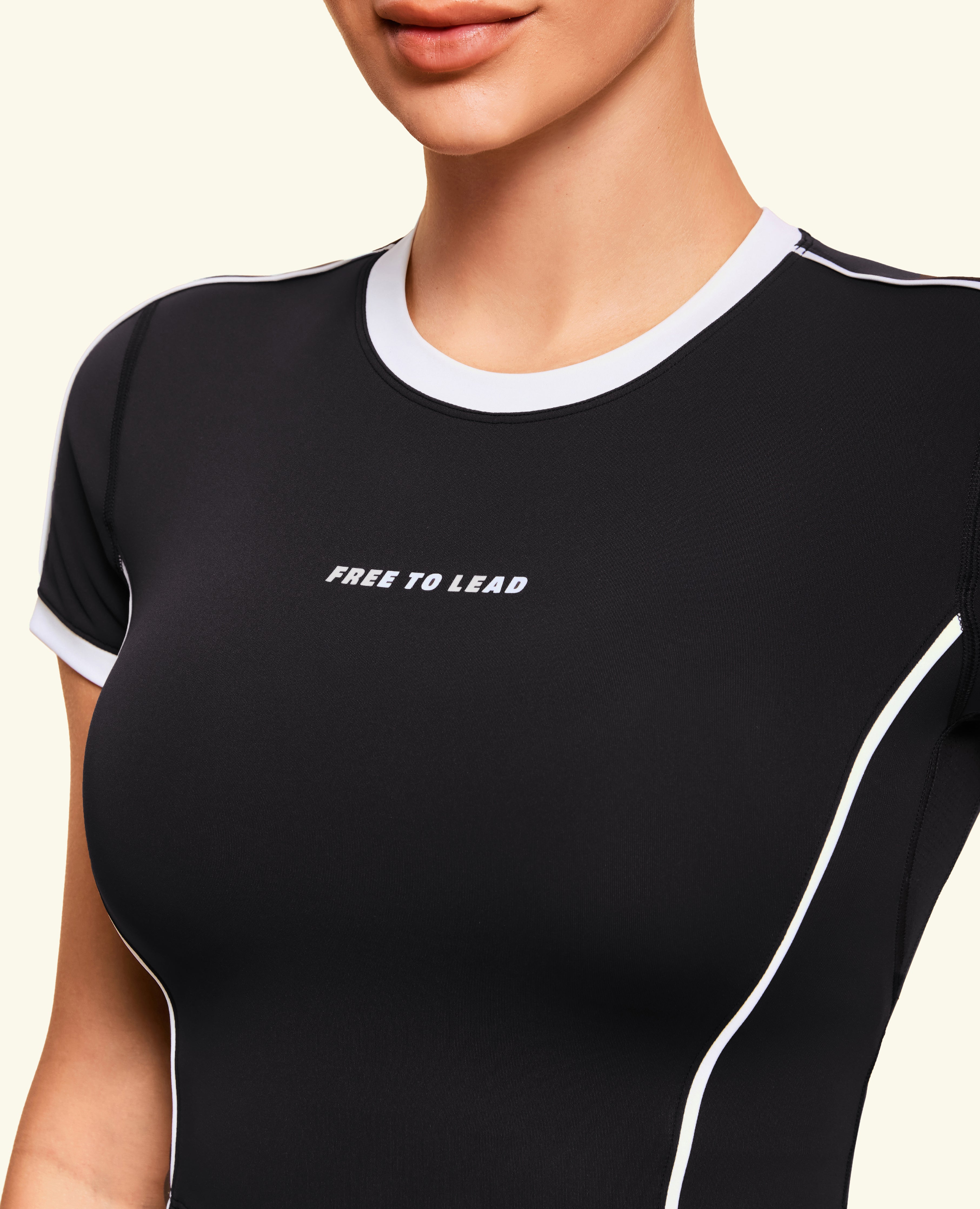 Cropped Athletic T-shirt - Black