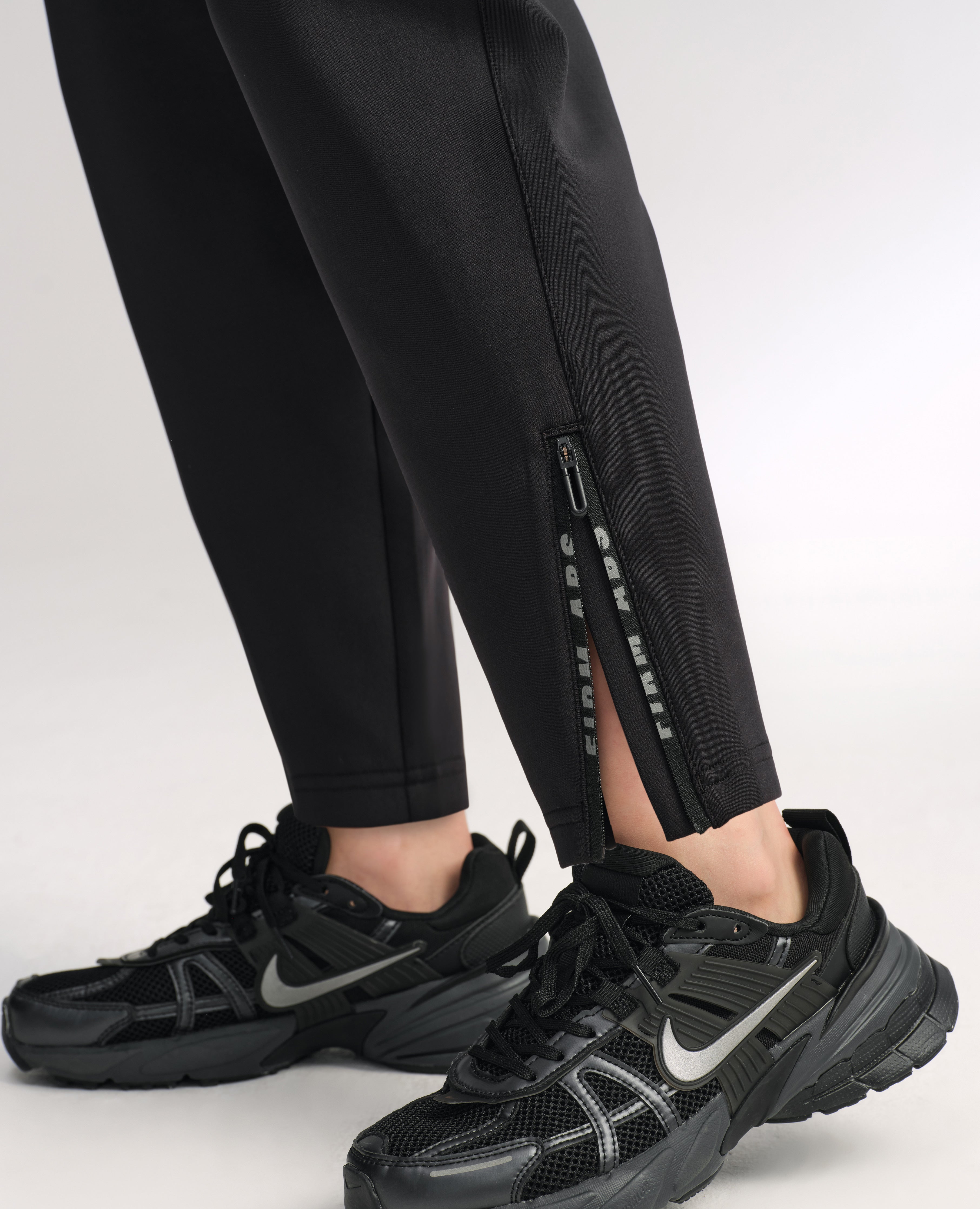 Loose Fit Pockets Joggers - Black