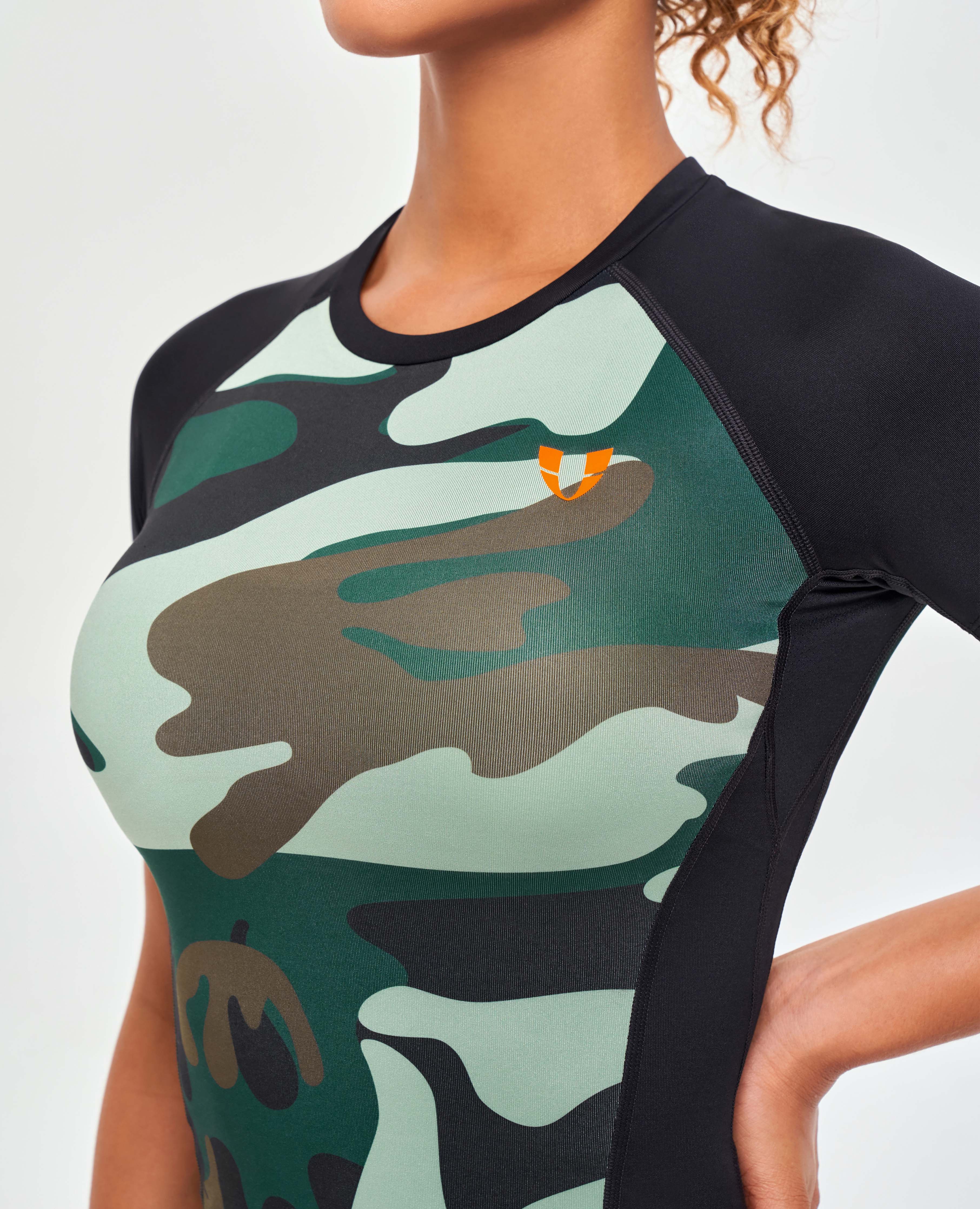 T-shirt de couleur de contraste - Camo vert et noir