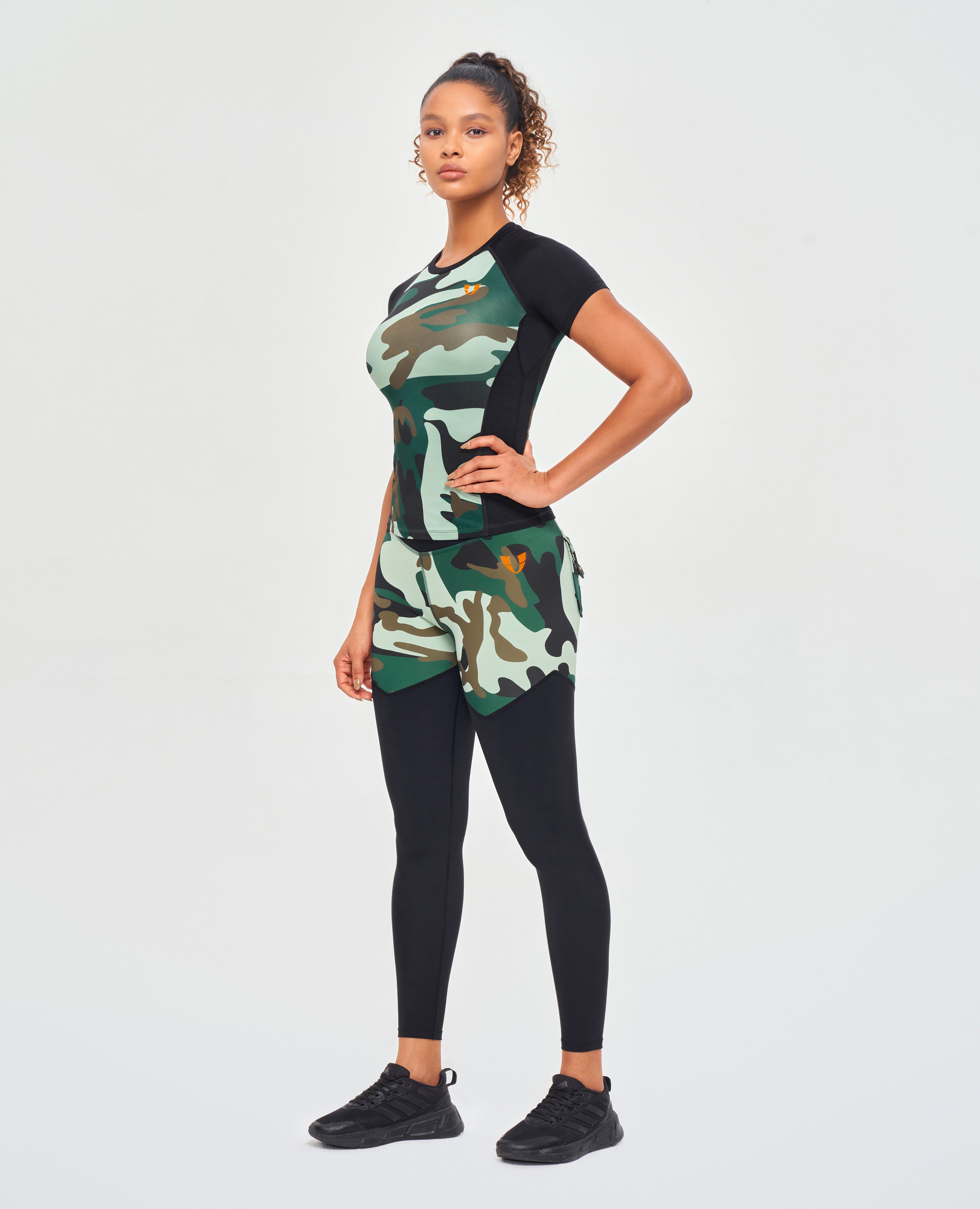 T-shirt de couleur de contraste - Camo vert et noir