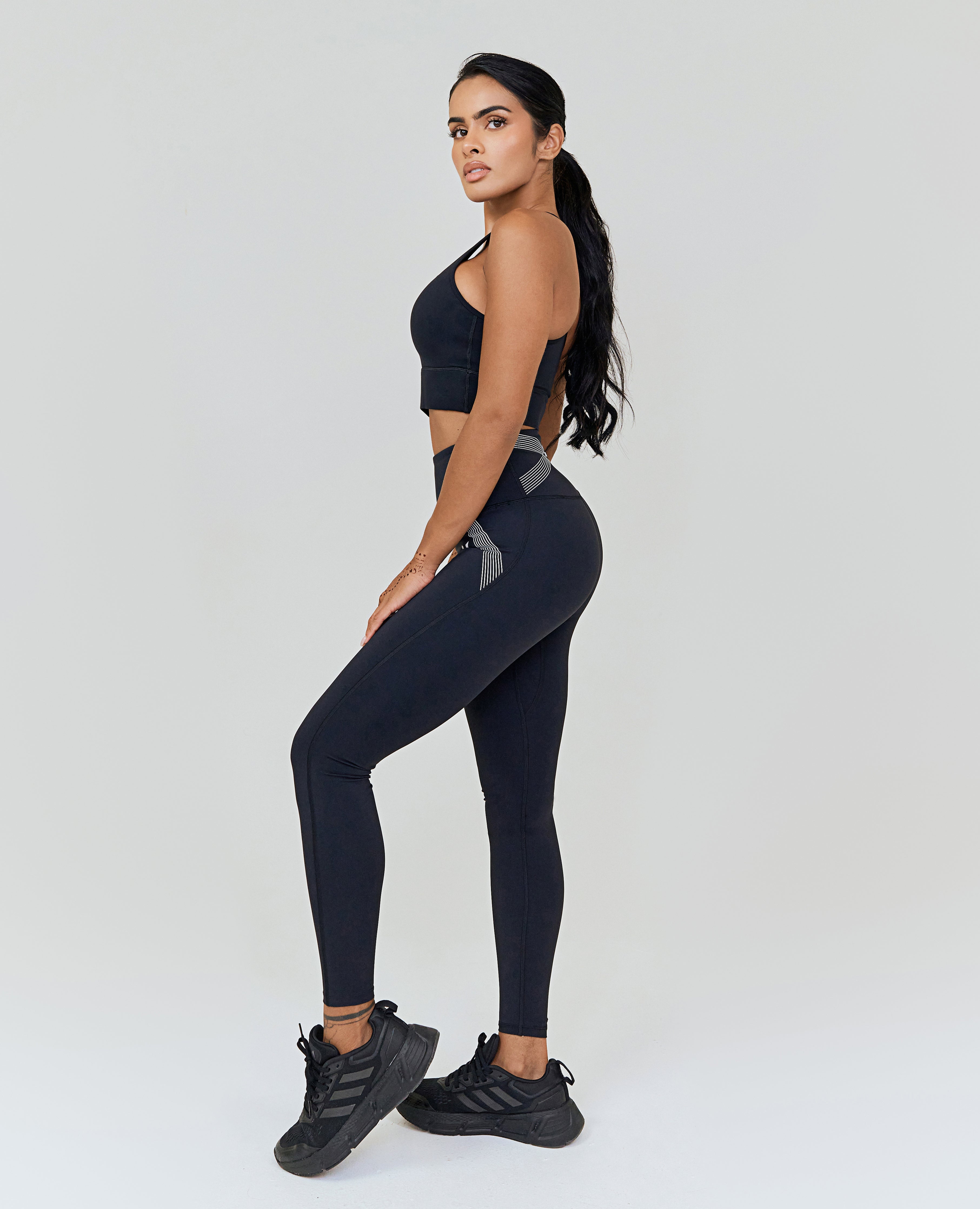 Essential Sports Bra - Black