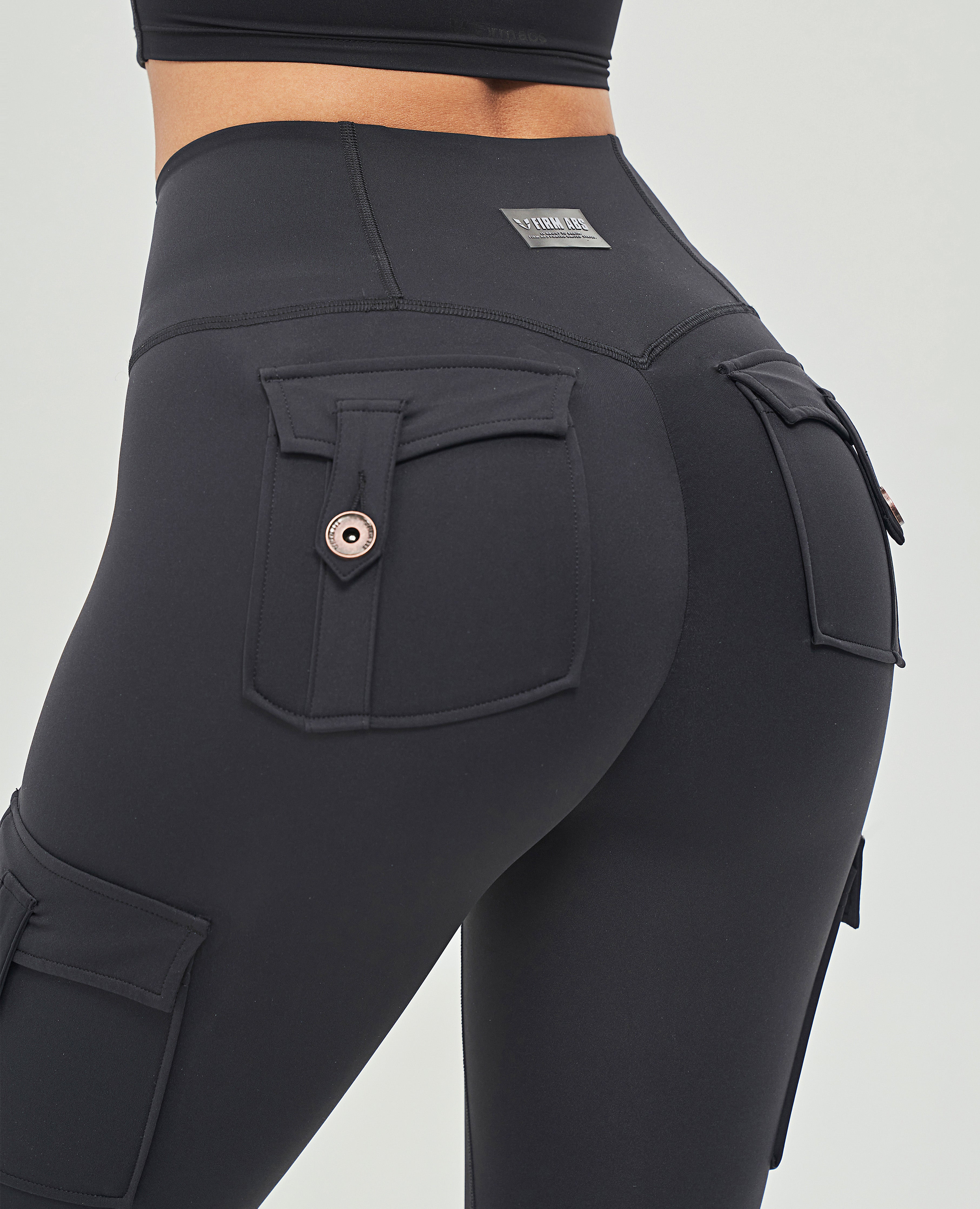 Hohe taillierte Leggings - schwarz