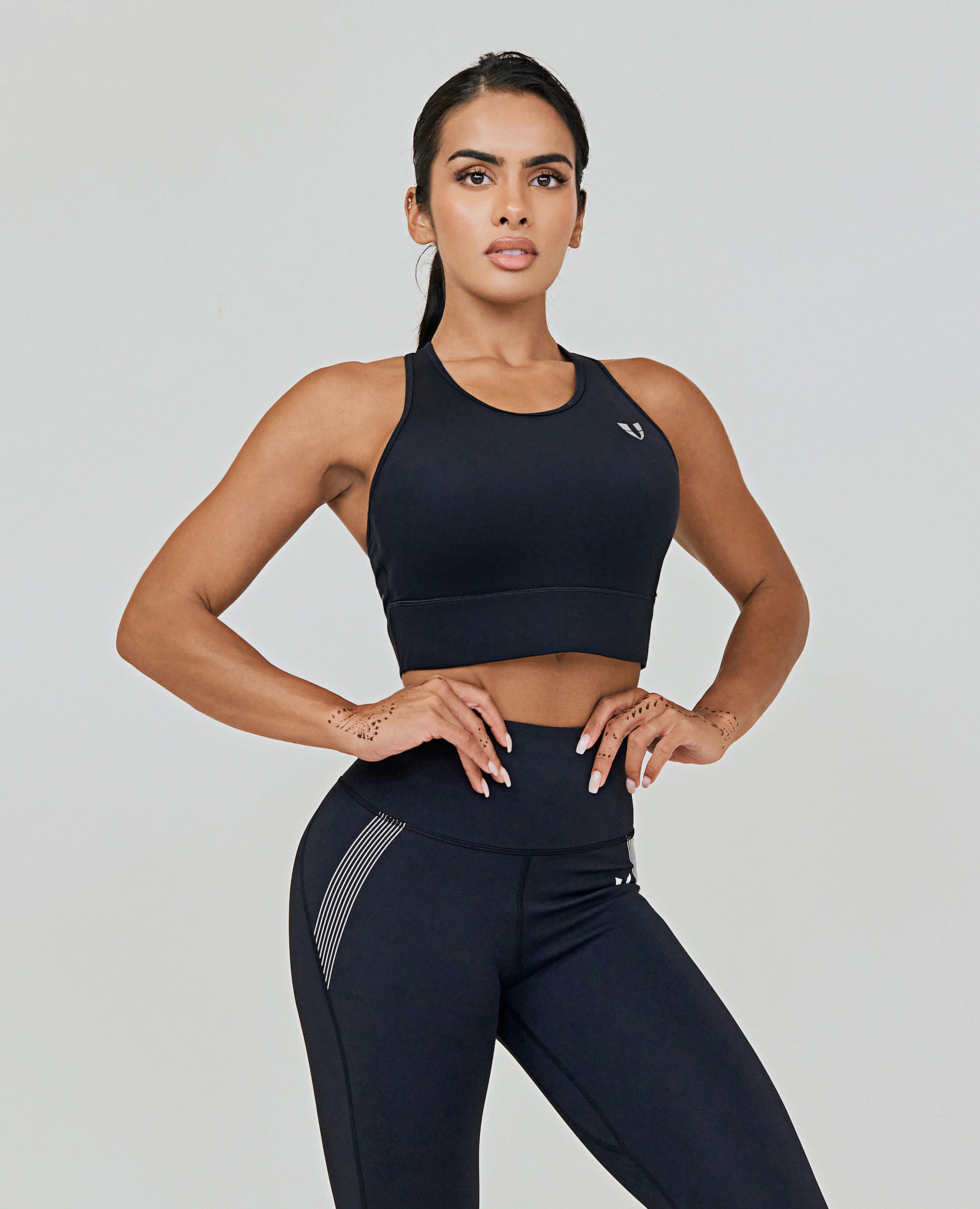 Essential Sports Bra - Black