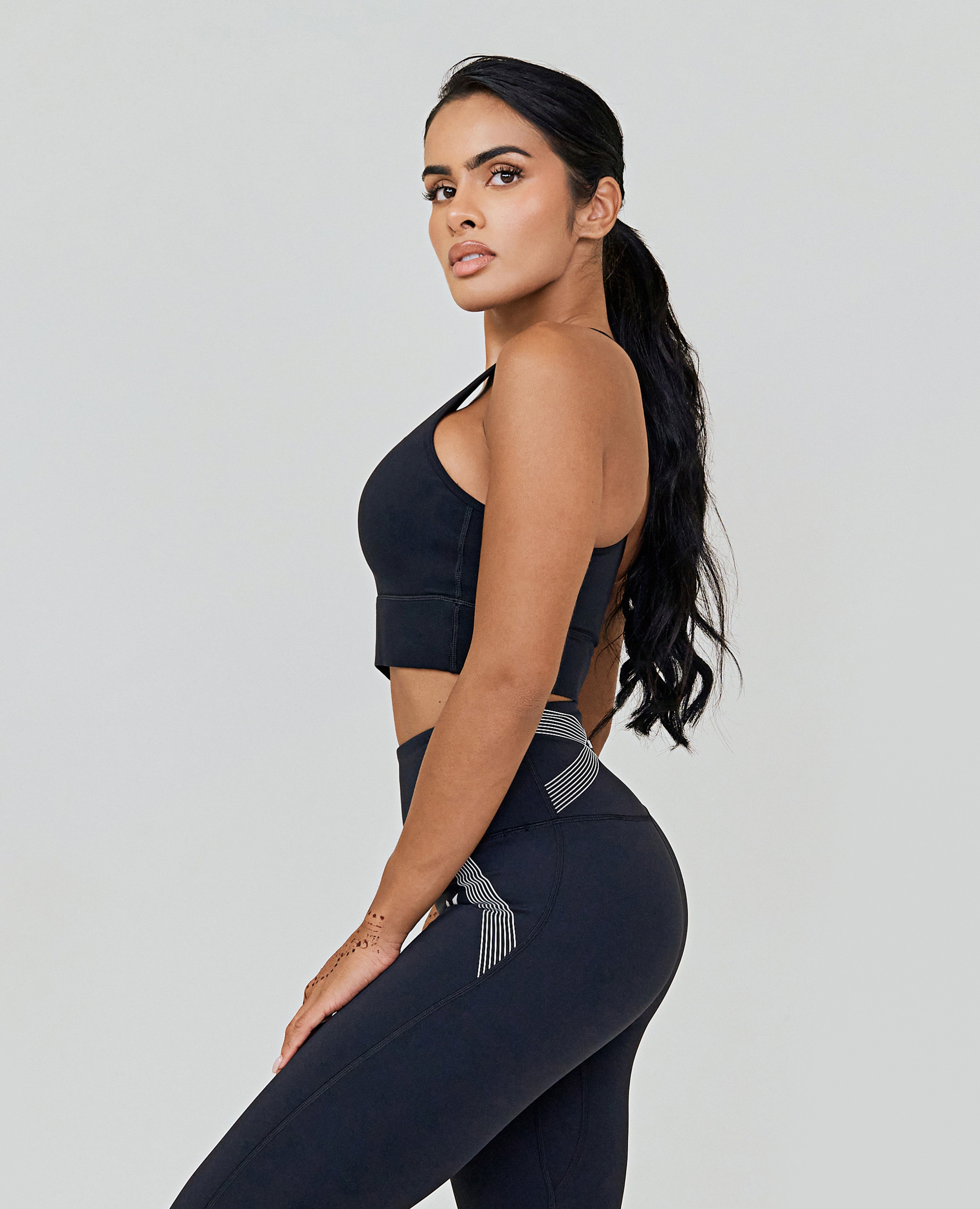 Essential Sports Bra - Black