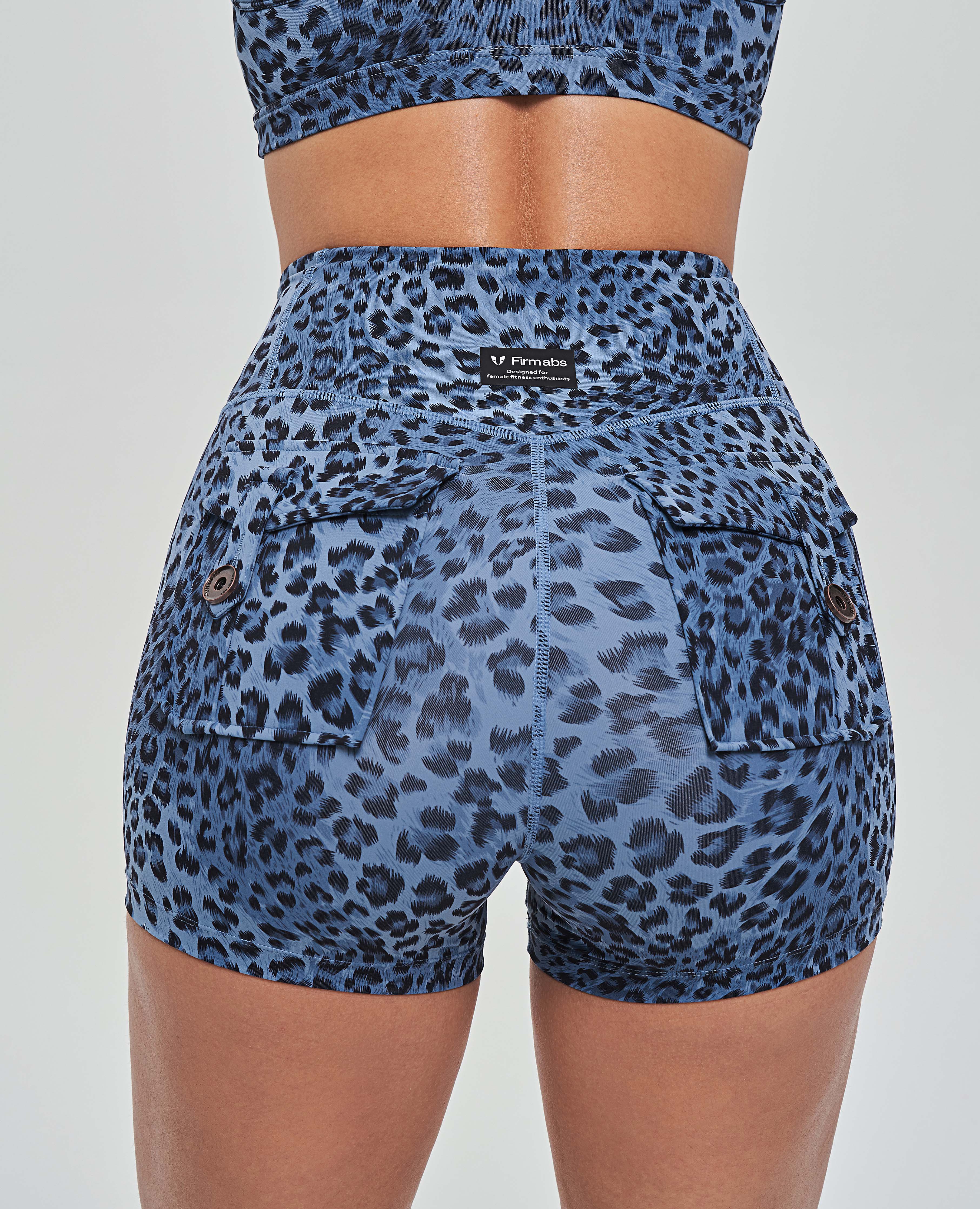 Kurze Cargo-Shorts – Blauer Leopard