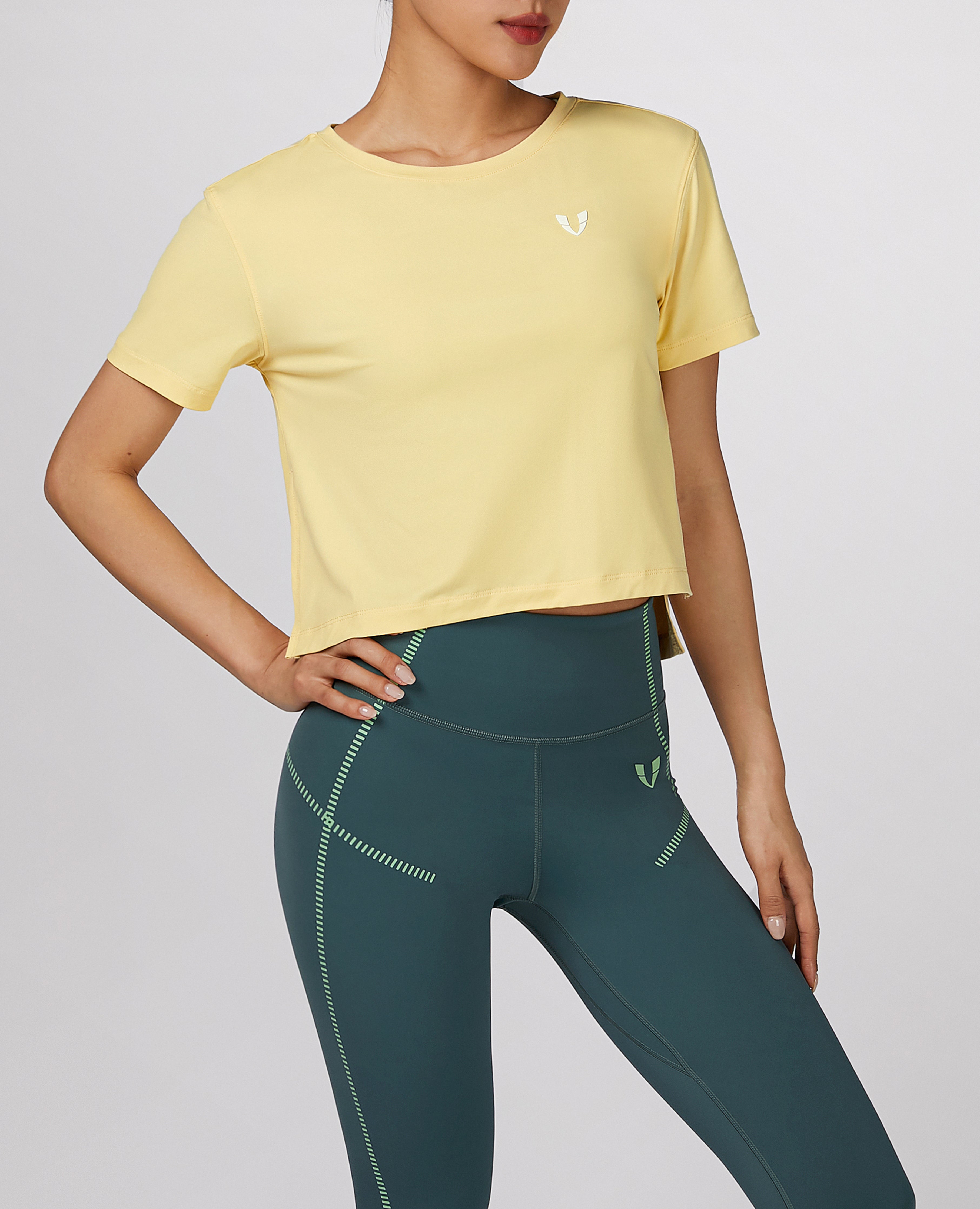 Leichtes, kurzes T-Shirt – Gelb