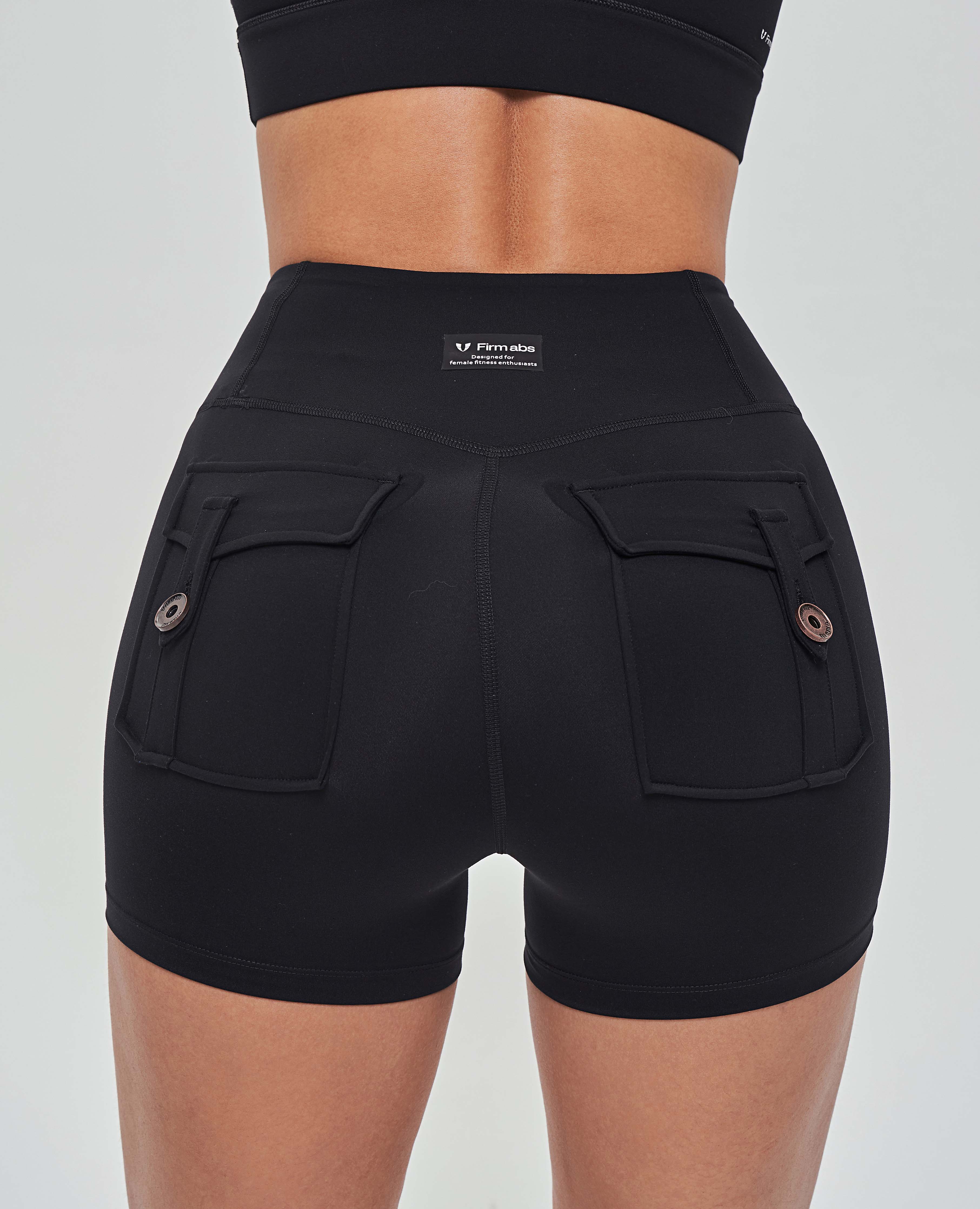 V-waist Cargo Shorts - Black