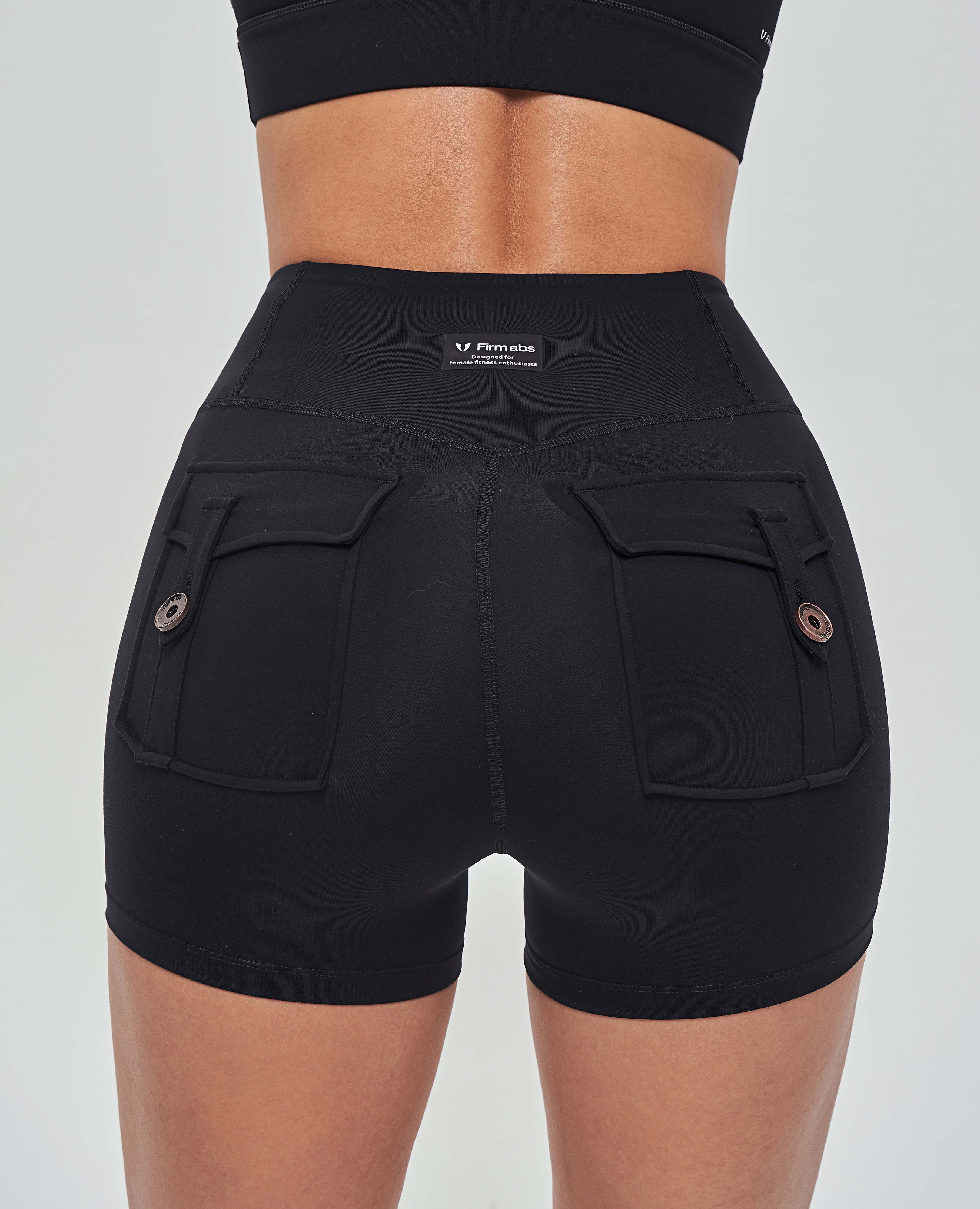 Cargoshorts mit V-Taille – Schwarz