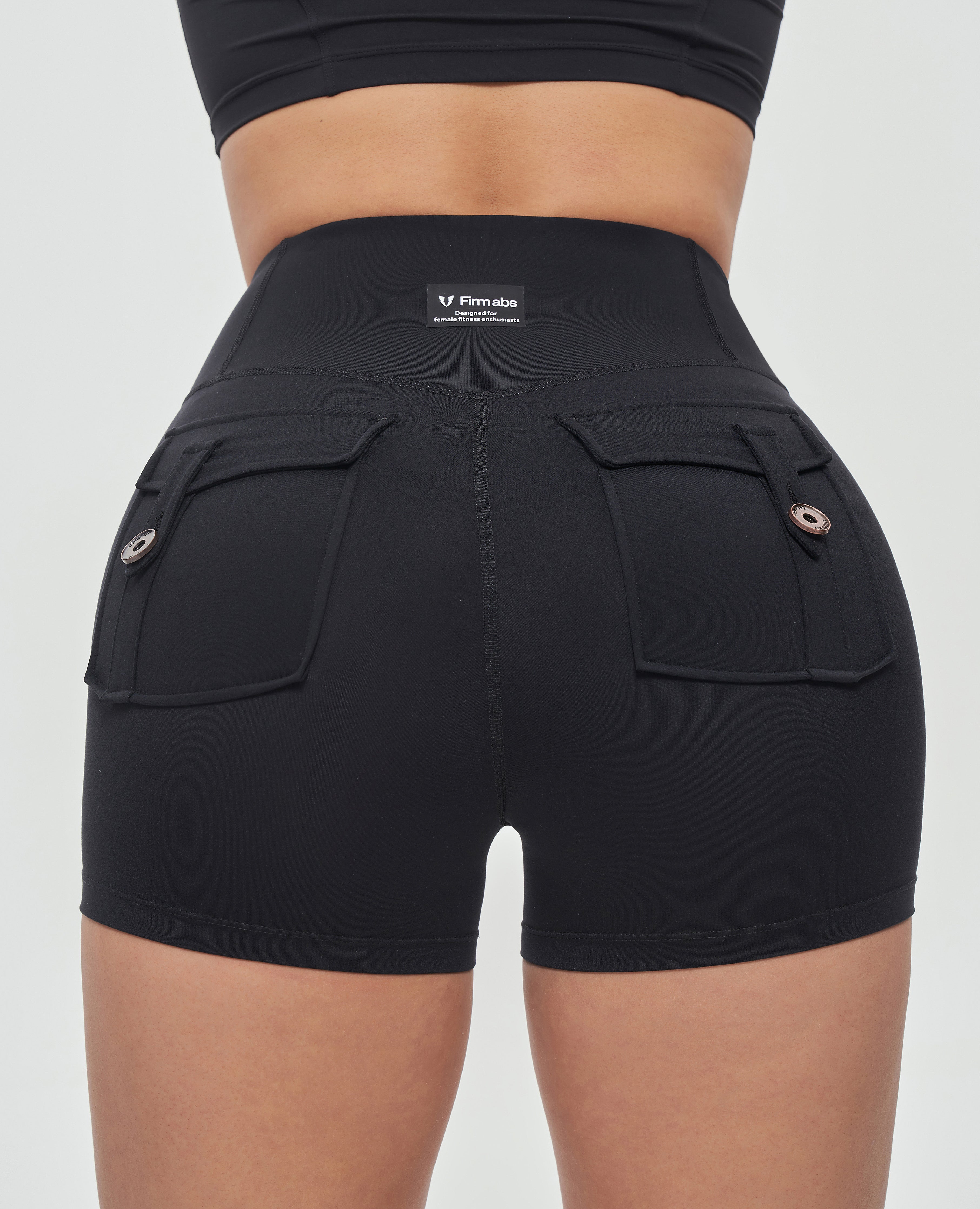 Shorts cargo con cintura en V Plus - Negro