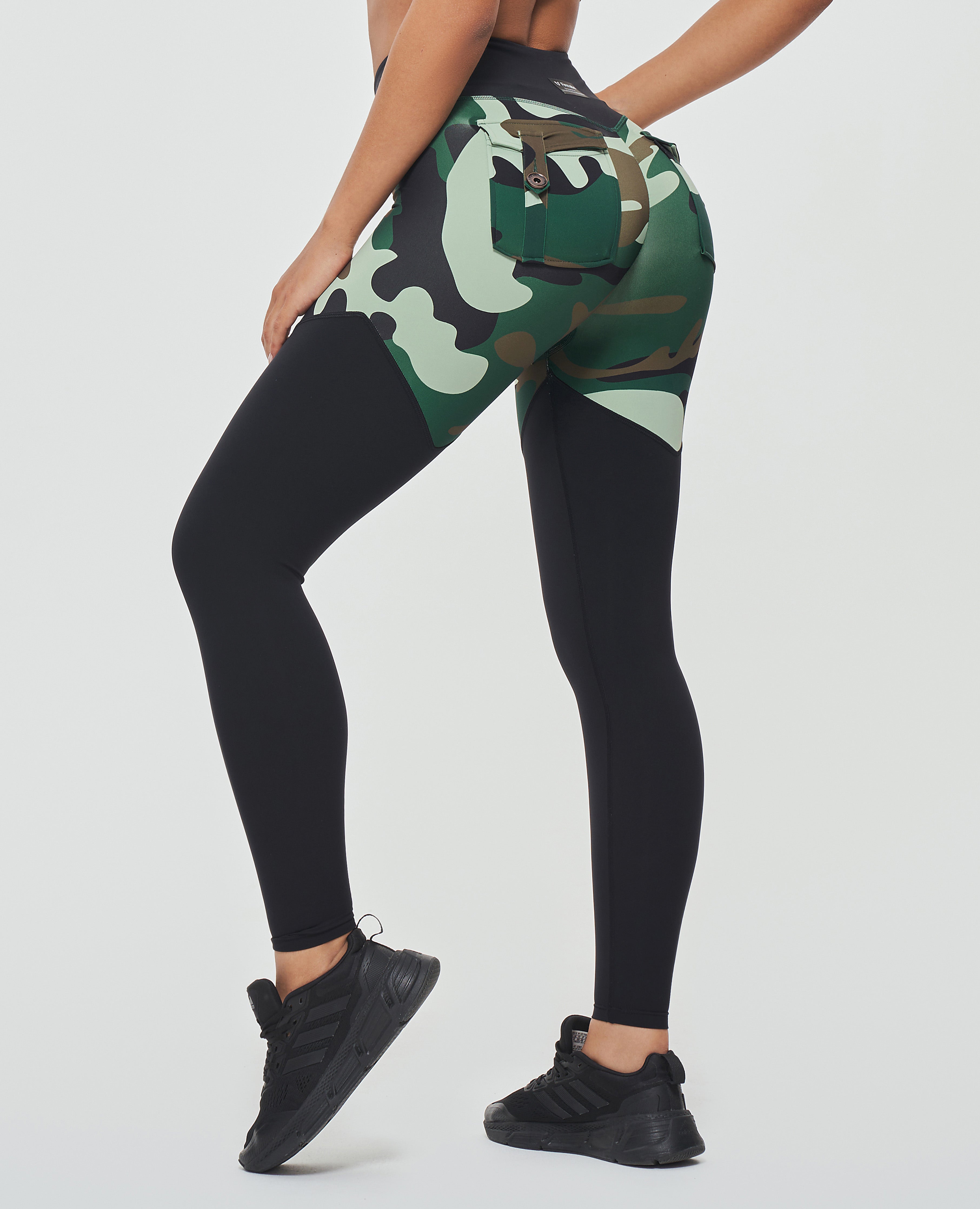 Gym-Leggings mit V-Taille – Grün Camo