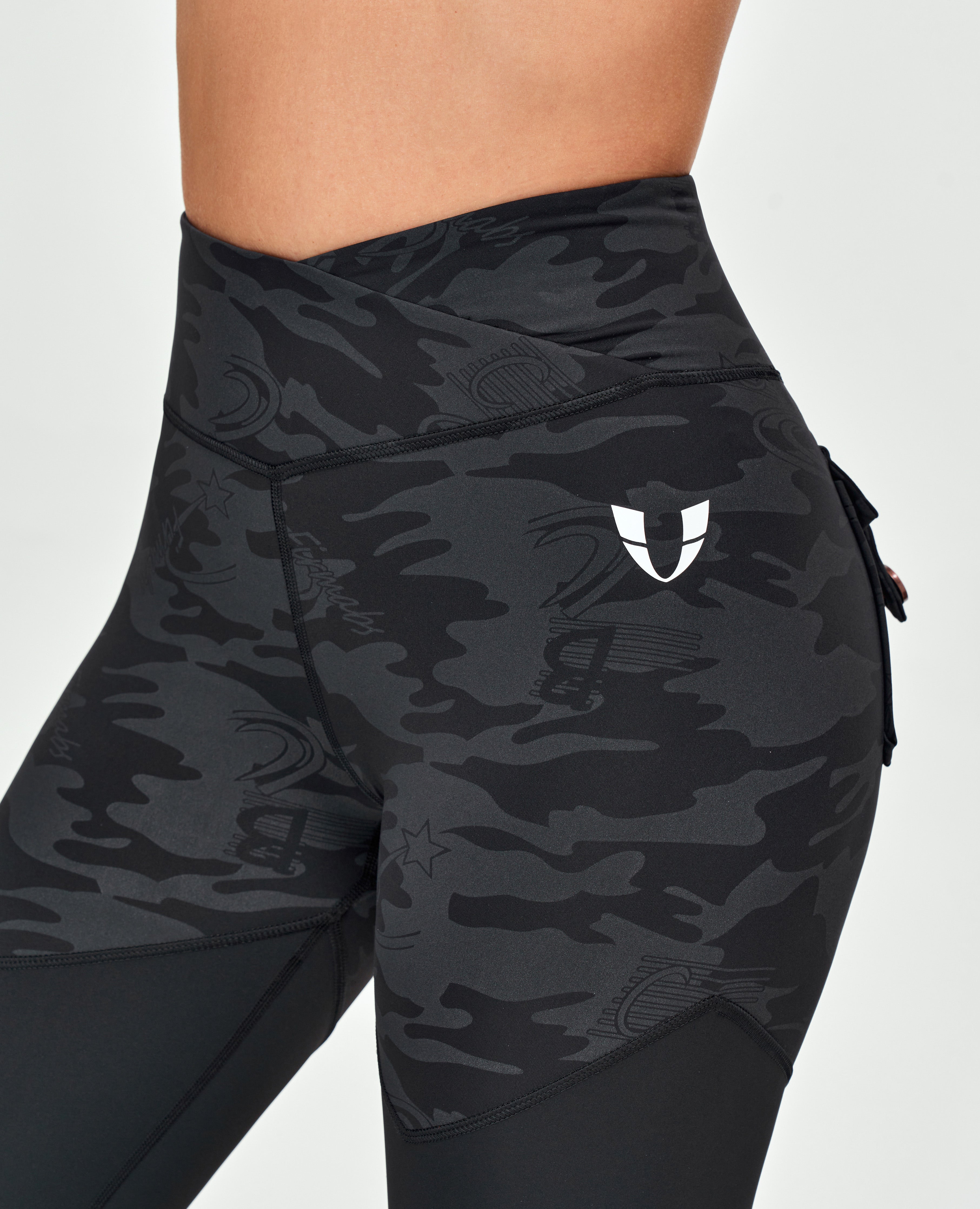 Leggings deportivos con cintura en V - Camuflaje gris negro